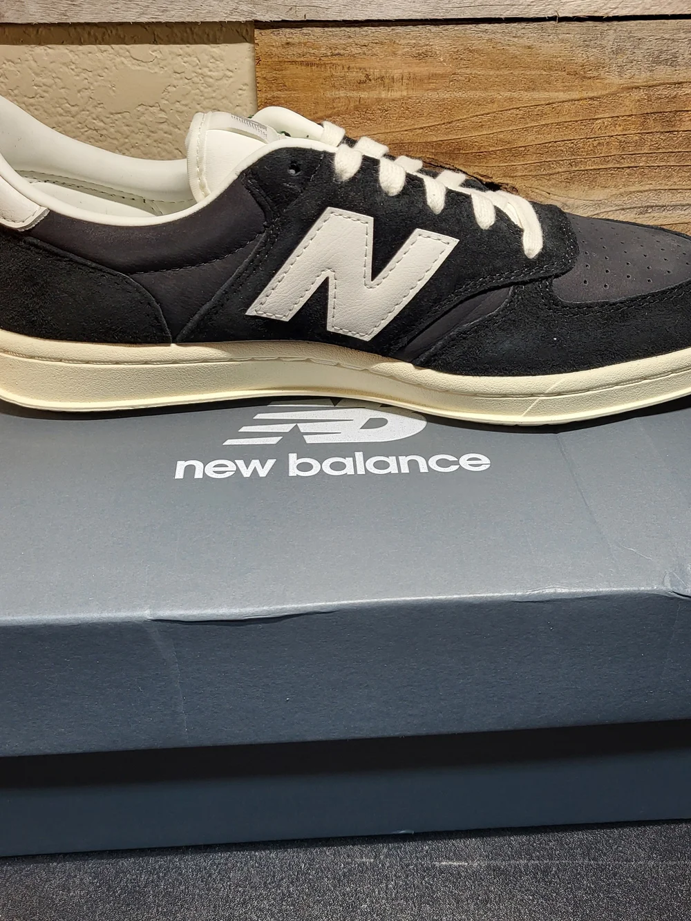 *NEW* New Balance T500 Low Suede Sneaker Black/White Size Men's 9 Women's 10.5